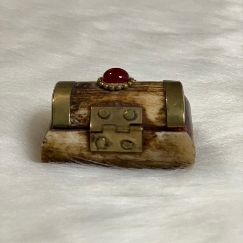 Vintage MINI TREASURE BONE BOX MINI GEM STUDDED BRASS WOOD | RED FABRIC LINING - Picture 3 of 7